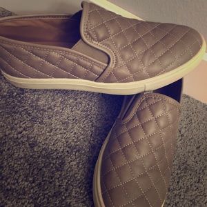 Steve Madden Grey Slip-on’s